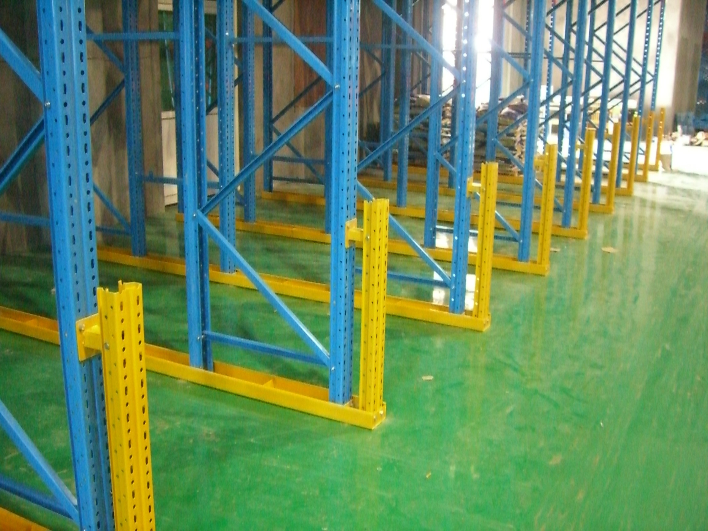 La unidad de almacenamiento industrial en polvo del sistema del tormento cubrió la pintura para la logística Warehouse