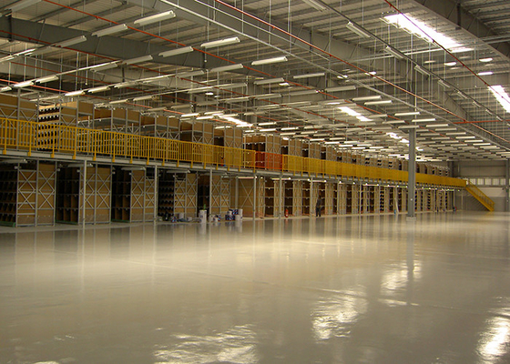Estante de almacenamiento de acero de varios pisos eficiente con recubrimiento en polvo de diseño compacto