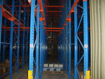 Q235 / Unidad de almacenamiento de 345 Warehouse en la impulsión del tormento de la plataforma a través de los estantes para la cámara fría
